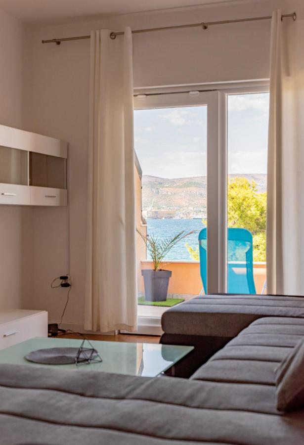 Beach Holiday Home With Private Jacuzzi & Parking Trogir Exterior photo