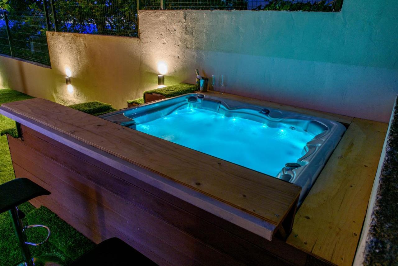 Beach Holiday Home With Private Jacuzzi & Parking Trogir Exterior photo