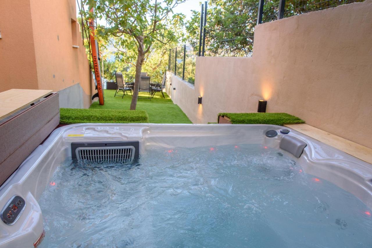 Beach Holiday Home With Private Jacuzzi & Parking Trogir Exterior photo