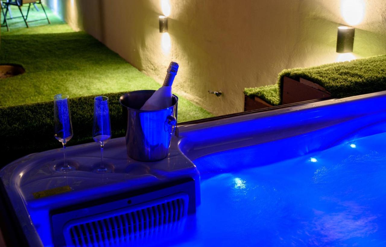Beach Holiday Home With Private Jacuzzi & Parking Trogir Exterior photo