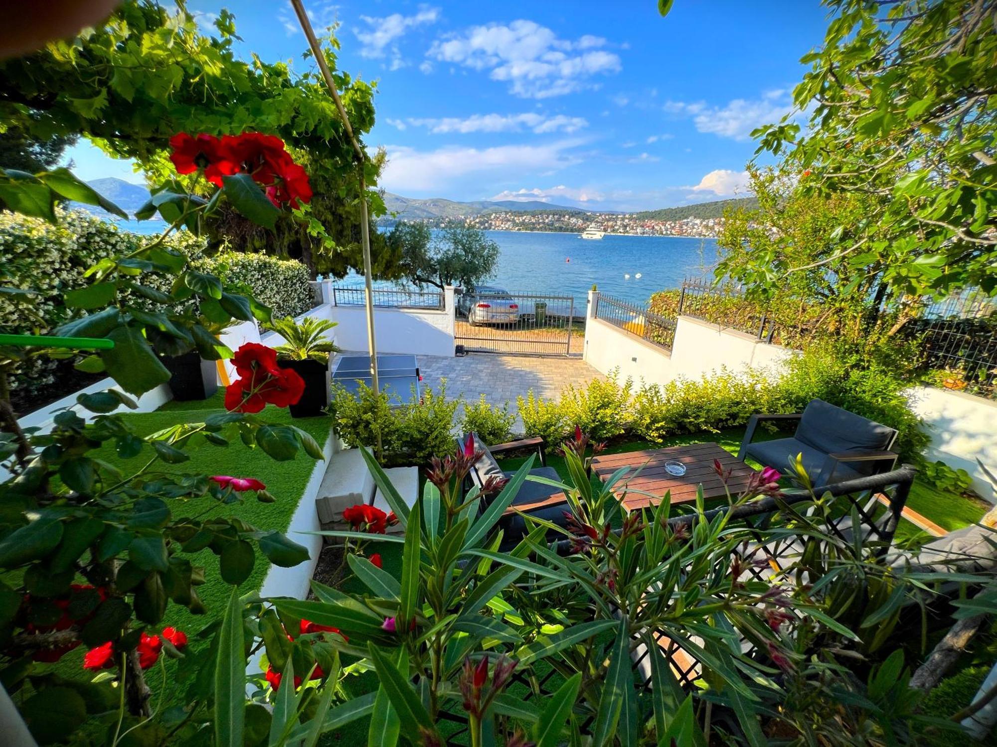 Beach Holiday Home With Private Jacuzzi & Parking Trogir Exterior photo